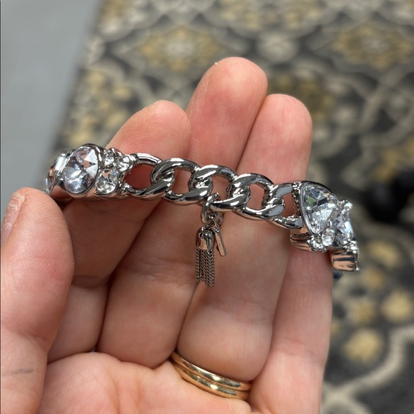 Gorgeous Simply Vera Vera Wang Silver Bracelet with Clear Stones - Picture 3 of 4